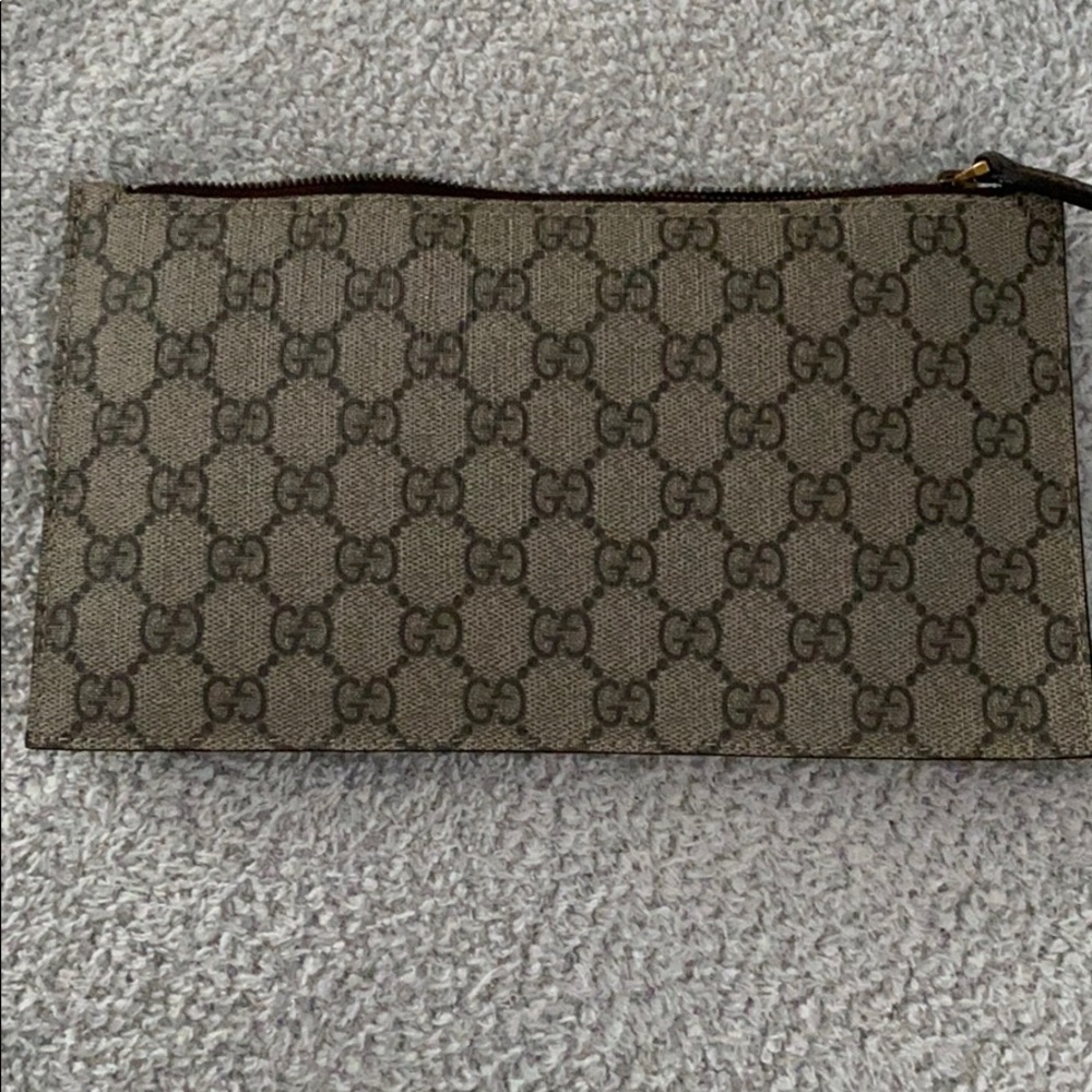 AUTHENTIC GUCCI POUCH
